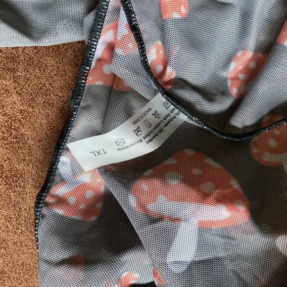 3/$10 SALE Mushroom Print Sarong / Cover Up NWOT - Picture 4 of 4